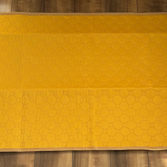 Reusable,Washable, Waterproof dog pad,  24"W X 36"L fitting a medium size crate - Picture 15 of 15